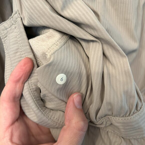 lululemon tan trench coat - hooded - size 6 - Picture 3 of 3